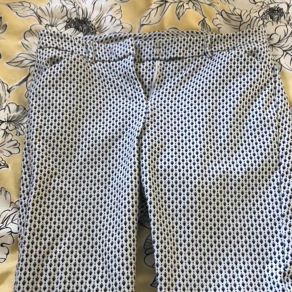 Diamond dotted print, business stretch capris!